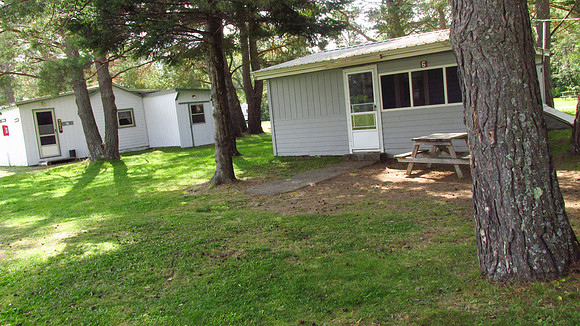 IMG_0221-cabin6-bathhouse