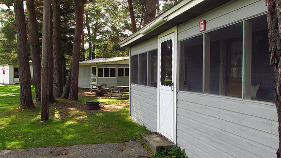 IMG_0214-cabin5-cabin6-bathhouse